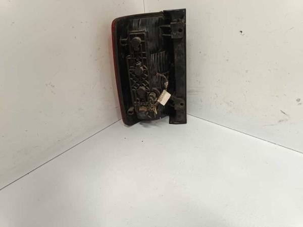 FEU ARRIERE DROIT VW CADDY 10/2010-2015 HAYON - Vue 2